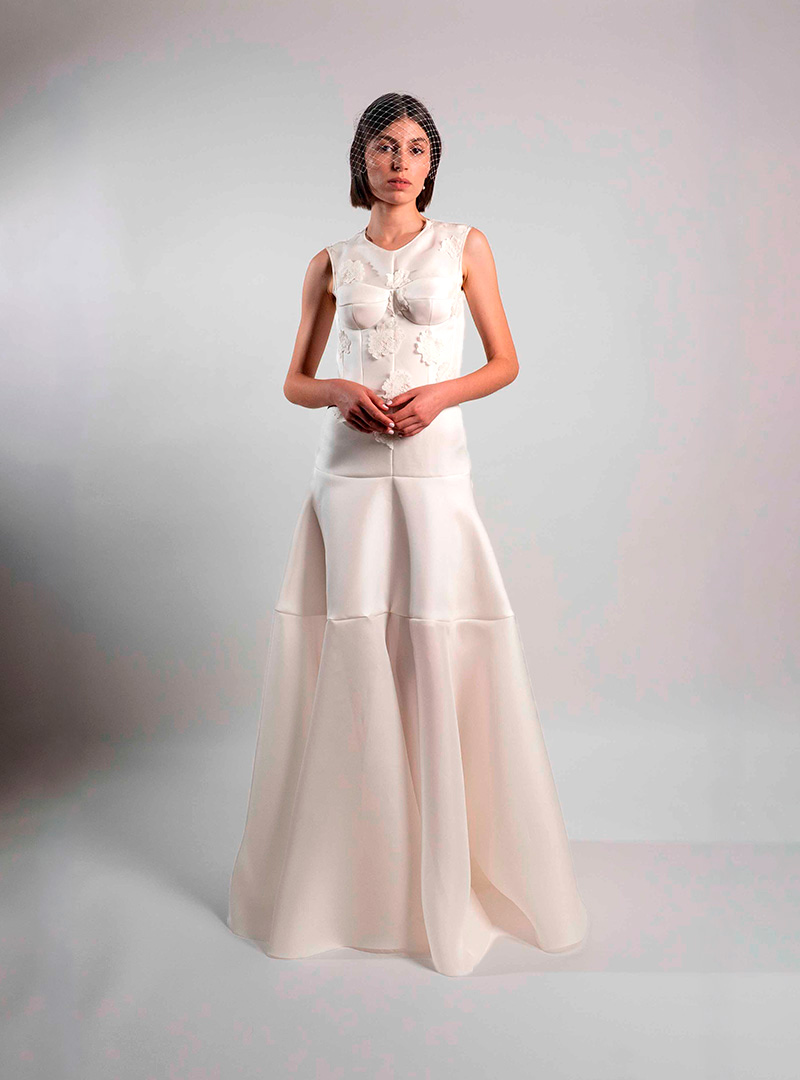 Vestido de novia de Alta Costura diseño Saí_f para novias de estilo conservador con un toque de modernidad.